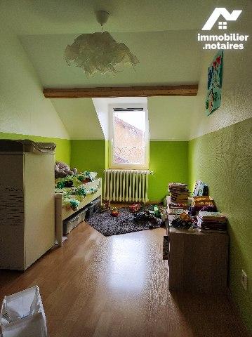 Proche Centre-ville - Maison de ville avec deux appartements loués ...