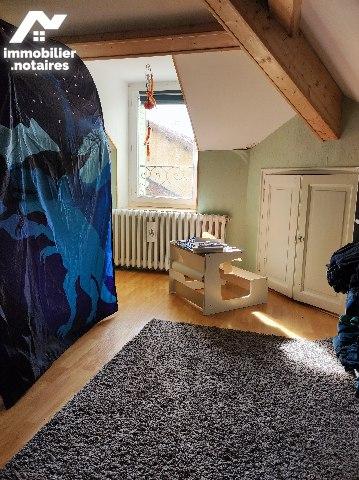 Proche Centre-ville - Maison de ville avec deux appartements loués ...