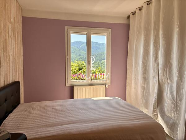 Belle maison de village avec garage et vue panoramique