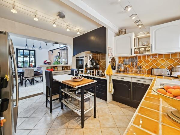 MÉRINDOL – Villa 130 m² entièrement rénovée sur 1 775m² avec piscine et oliveraie