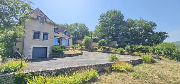 A Souillac maison de 173 m² au calme avec une belle vue sur la vallée de la Dordogne.