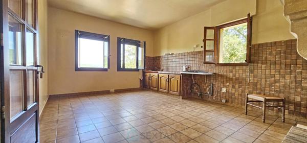 A Souillac maison de 173 m² au calme avec une belle vue sur la vallée de la Dordogne.