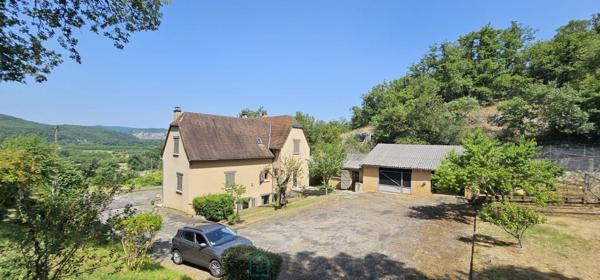 A Souillac maison de 173 m² au calme avec une belle vue sur la vallée de la Dordogne.