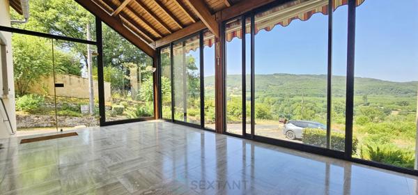 A Souillac maison de 173 m² au calme avec une belle vue sur la vallée de la Dordogne.