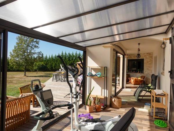 Gîtes chambres d'hôtes - Belves Domaine d'Exception : Maison principale, chalets indépendants et salle de réception au coeur d'un havre de paix