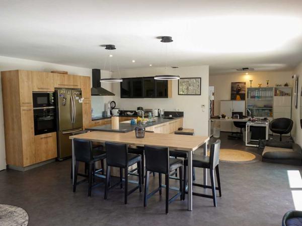 Gîtes chambres d'hôtes - Belves Domaine d'Exception : Maison principale, chalets indépendants et salle de réception au coeur d'un havre de paix