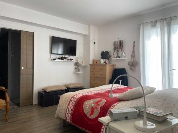 Gîtes chambres d'hôtes - Belves Domaine d'Exception : Maison principale, chalets indépendants et salle de réception au coeur d'un havre de paix