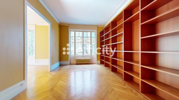Appartement
         6 pièces
        - 180 m² Exclusivité 899 000 € *