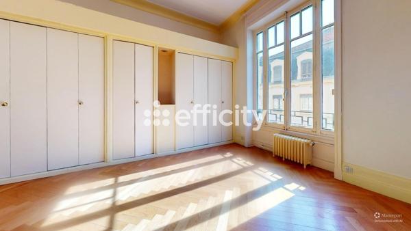 Appartement
         6 pièces
        - 180 m² Exclusivité 899 000 € *