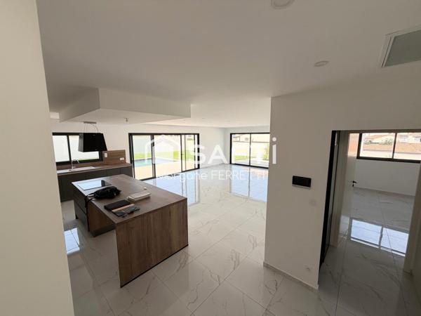 VILLA MODERNE 147 M² AVEC PISCINE SUR TERRAIN DE 492 M²