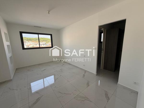 VILLA MODERNE 147 M² AVEC PISCINE SUR TERRAIN DE 492 M²