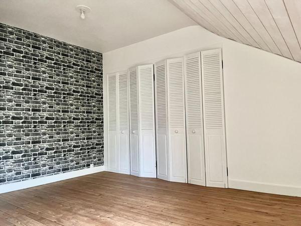 MAISON FAMILIALE EN PARFAIT ETAT AVEC 4 CHAMBRES EN CENTRE VILLE DE LA FERTE MACE