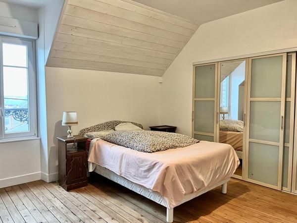 MAISON FAMILIALE EN PARFAIT ETAT AVEC 4 CHAMBRES EN CENTRE VILLE DE LA FERTE MACE