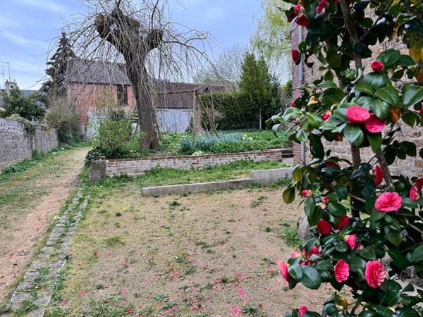 MAISON FAMILIALE EN PARFAIT ETAT AVEC 4 CHAMBRES EN CENTRE VILLE DE LA FERTE MACE