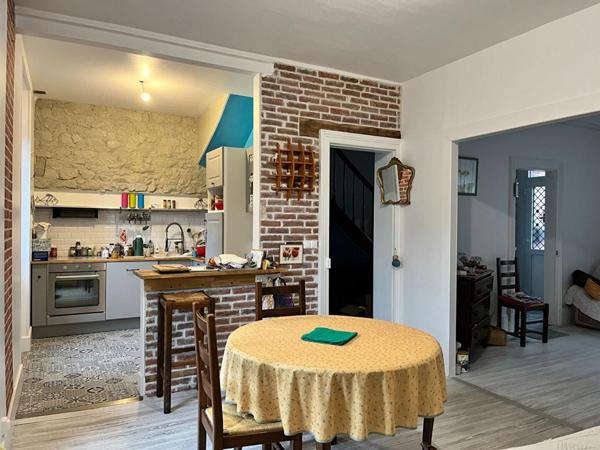 MAISON FAMILIALE EN PARFAIT ETAT AVEC 4 CHAMBRES EN CENTRE VILLE DE LA FERTE MACE