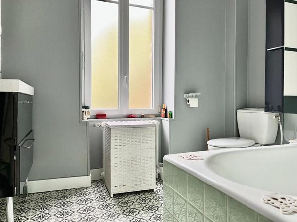 MAISON FAMILIALE EN PARFAIT ETAT AVEC 4 CHAMBRES EN CENTRE VILLE DE LA FERTE MACE