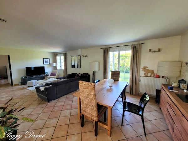 Maison à vendre 7 pièces CHAMBRAY LES TOURS (37) - 170 m2 - Double séjour - 5 chambres - Jardin arboré - 2 terrasses