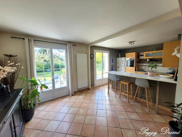 Maison à vendre 7 pièces CHAMBRAY LES TOURS (37) - 170 m2 - Double séjour - 5 chambres - Jardin arboré - 2 terrasses