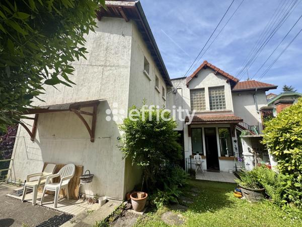 Maison
         8 pièces
        - 184 m² Exclusivité 142 000 € *