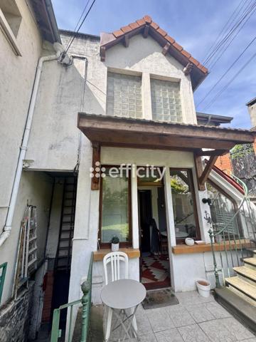Maison
         8 pièces
        - 184 m² Exclusivité 142 000 € *