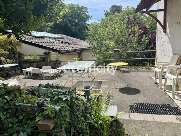 Maison
         8 pièces
        - 184 m² Exclusivité 142 000 € *
