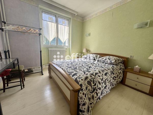 Maison
         8 pièces
        - 184 m² Exclusivité 142 000 € *