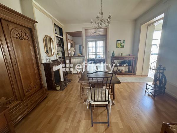 Maison
         8 pièces
        - 184 m² Exclusivité 142 000 € *