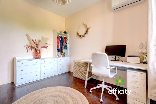 Maison
         4 pièces
        - 82 m² Exclusivité 585 000 € *