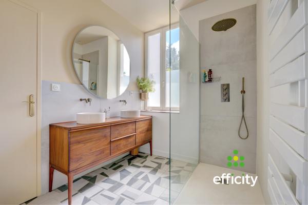 Maison
         4 pièces
        - 82 m² Exclusivité 585 000 € *