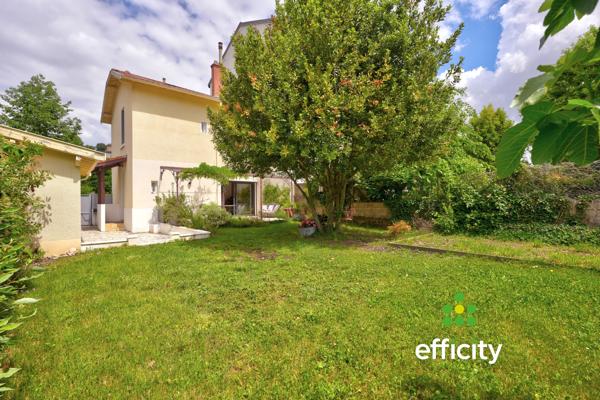 Maison
         4 pièces
        - 82 m² Exclusivité 585 000 € *