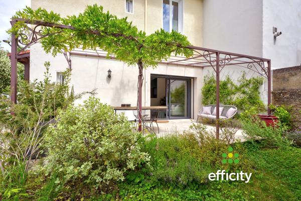 Maison
         4 pièces
        - 82 m² Exclusivité 585 000 € *