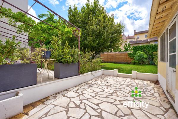 Maison
         4 pièces
        - 82 m² Exclusivité 585 000 € *