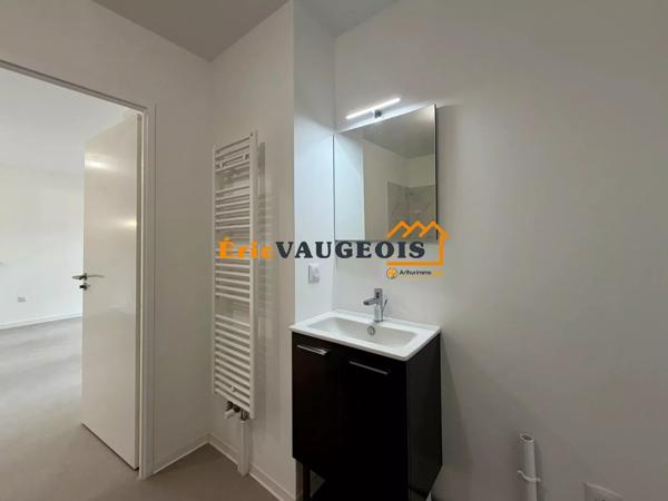 Vente                                                      Appartement
                        
                     2 pièces                      41 m2                     à Coulommiers