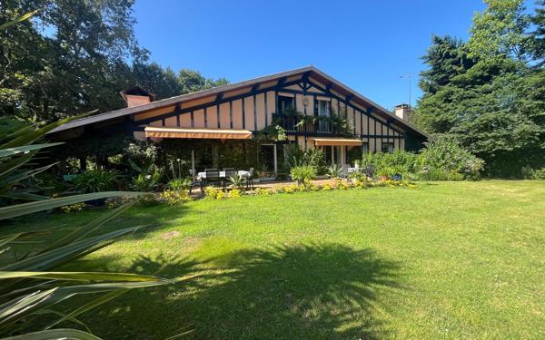 Maison à vendre    6 pièces • 206 m2 Dax