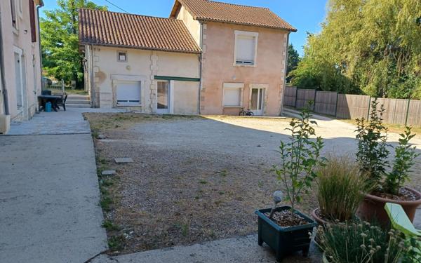 Appartement à louer    3 pièces •  Razac-sur-l'Isle
