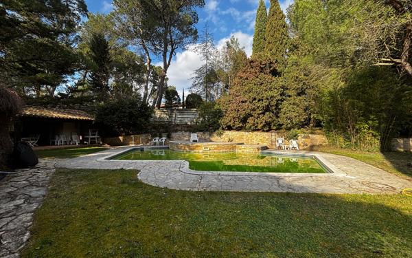 Maison à vendre    7 pièces •  Villemoustaussou