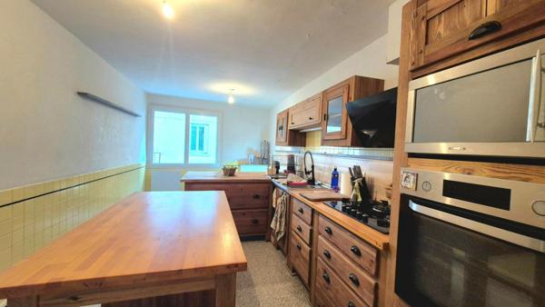 Grande maison avec garage et cour 8 pièces CATLLAR (66)