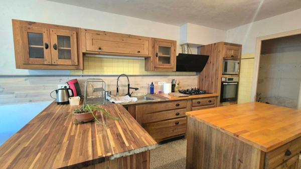 Grande maison avec garage et cour 8 pièces CATLLAR (66)