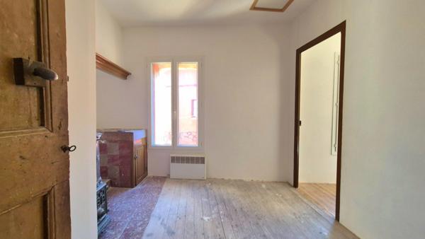 Grande maison avec garage et cour 8 pièces CATLLAR (66)