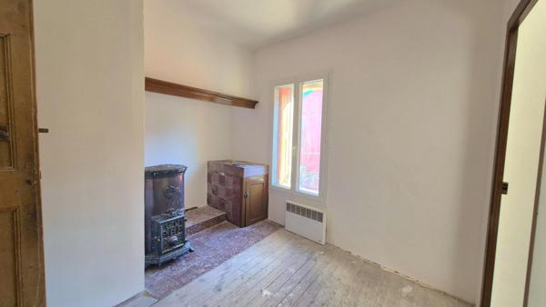 Grande maison avec garage et cour 8 pièces CATLLAR (66)