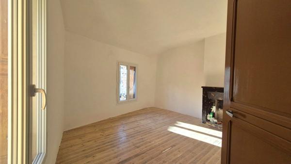 Grande maison avec garage et cour 8 pièces CATLLAR (66)