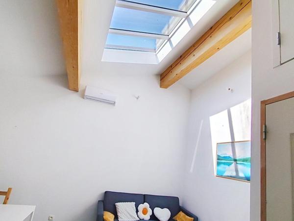 Immeuble rénové 172 m² – 12 couchages – Jusqu’à 60K€/an, 11% de rentabilité – Loupian