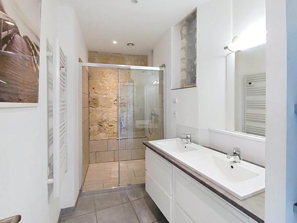 Immeuble rénové 172 m² – 12 couchages – Jusqu’à 60K€/an, 11% de rentabilité – Loupian