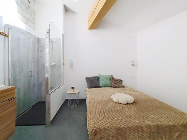 Immeuble rénové 172 m² – 12 couchages – Jusqu’à 60K€/an, 11% de rentabilité – Loupian