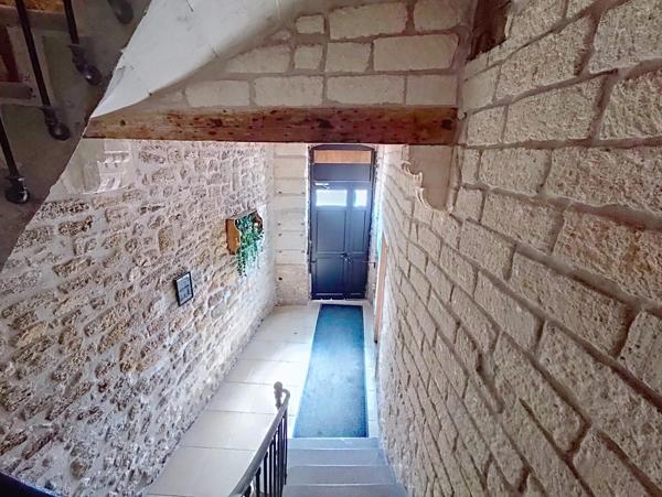 Immeuble rénové 172 m² – 12 couchages – Jusqu’à 60K€/an, 11% de rentabilité – Loupian