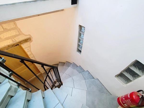 Immeuble rénové 172 m² – 12 couchages – Jusqu’à 60K€/an, 11% de rentabilité – Loupian