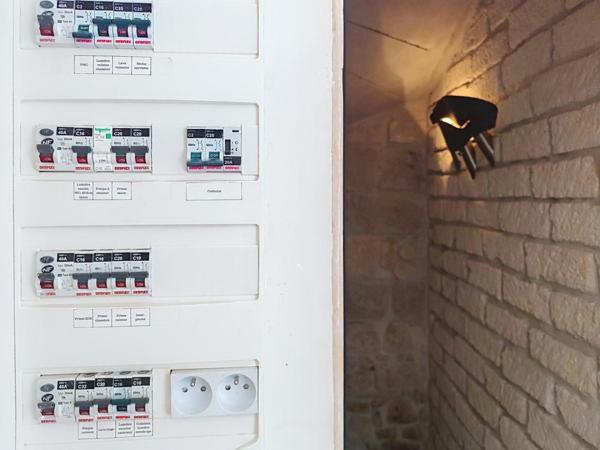 Immeuble rénové 172 m² – 12 couchages – Jusqu’à 60K€/an, 11% de rentabilité – Loupian