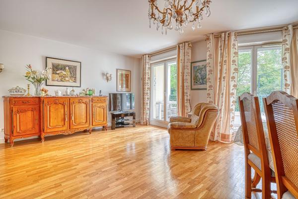 Appartement Le Plessis Robinson 4 pièce(s) 100 m2 560 000 € **  - Référence  539