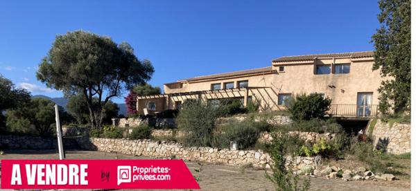 Propriété  édifiée  sur un GRAND TERRAIN avec une vue sur  MER & MONTAGNE  à  LECCI 20137