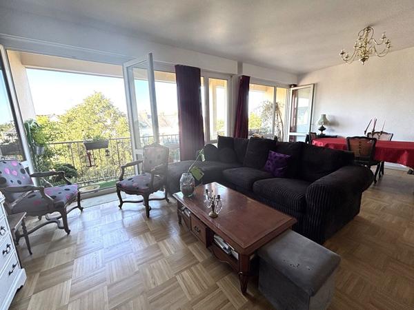 PROCHE CENTRE VILLE/ BEAU T4 AVEC PARKING COUVERT ET CAVE , Vannes